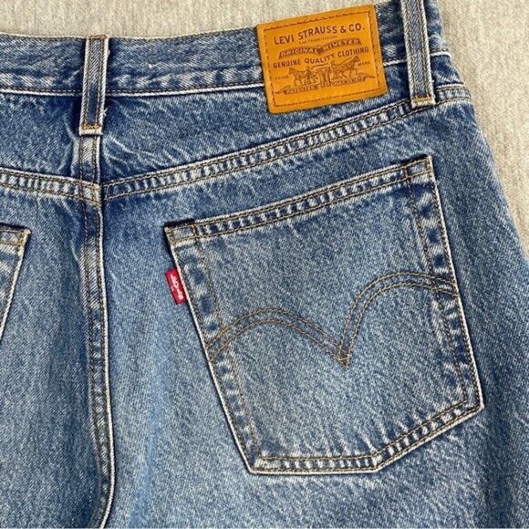 Levi’s Wedgie Icon Jeans Women’s Size 27 Blue Distressed Tapered Leg Raw Hem - Picture 9 of 16